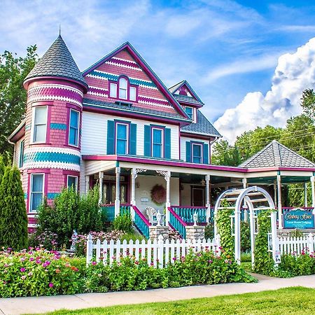 Lindsborg Rosberg House Bed & Breakfast エクステリア 写真