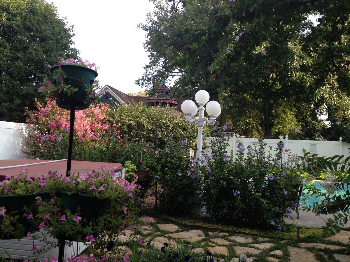 Lindsborg Rosberg House Bed & Breakfast エクステリア 写真