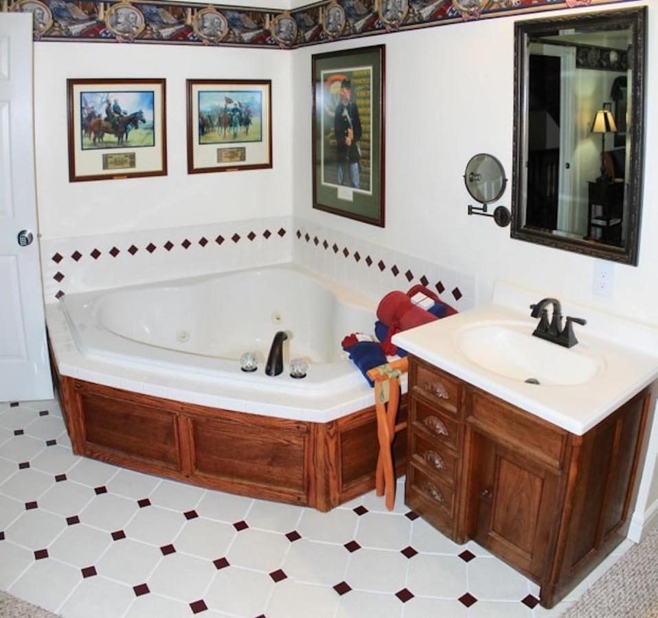 Lindsborg Rosberg House Bed & Breakfast エクステリア 写真